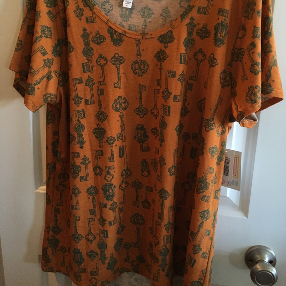 Lularoe Classic tee XL keys nwt